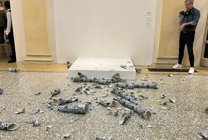 Ai Weiwei's ‘Porcelain Cube’ Shattered at Italian Exhibition